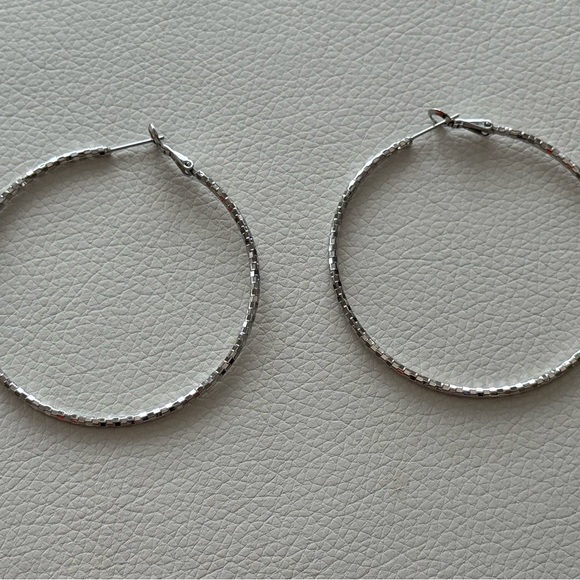 Elegant Textured Silver Hoop Earrings - Picture 2 of 4